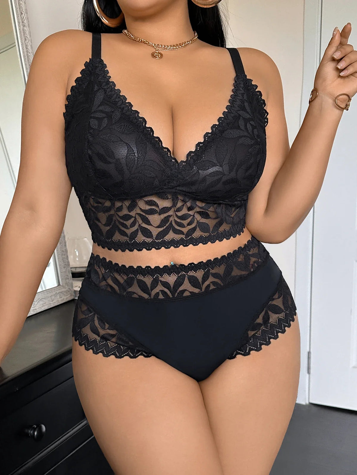Blooming Lace ✨ Plus Size Floral Lingerie Set – Wireless Mesh Bra & Matching Panties